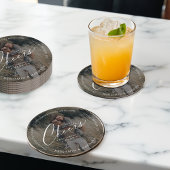 Sla de datum op Cheer! Gratis Drinken & een trouwf Ronde Kartonnen Onderzetter