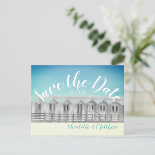 Sla de datum op Engelse strandhut zeekant postkaar Aankondigingskaart (Staand voorkant)