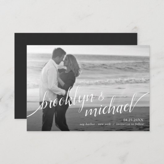 Sla de datum op Modern Script Wedding Announcement Kaart (Voorkant / Achterkant)