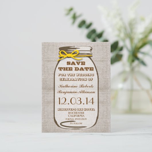 Sla de datum op Rustic Burlap Mason Jar Aankondigingskaart (Staand voorkant)