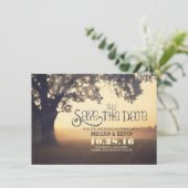 Sla de datum uitnodiging met boom en lichten (Staand voorkant)