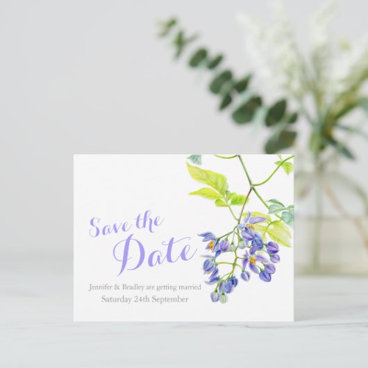 Sla de datum van de paarse trouwkaart op aankondigingskaart (Staand voorkant)