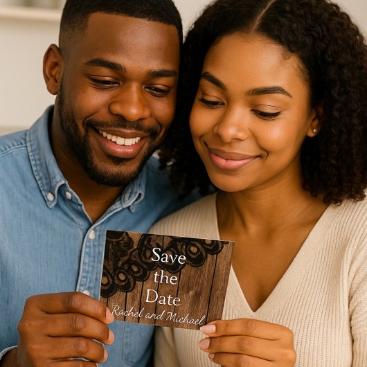 Sla de datum zwart faux kant en hout aankondigingskaart