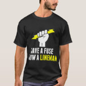 Sla een gloed op een lineman-shirt t-shirt (Voorkant)