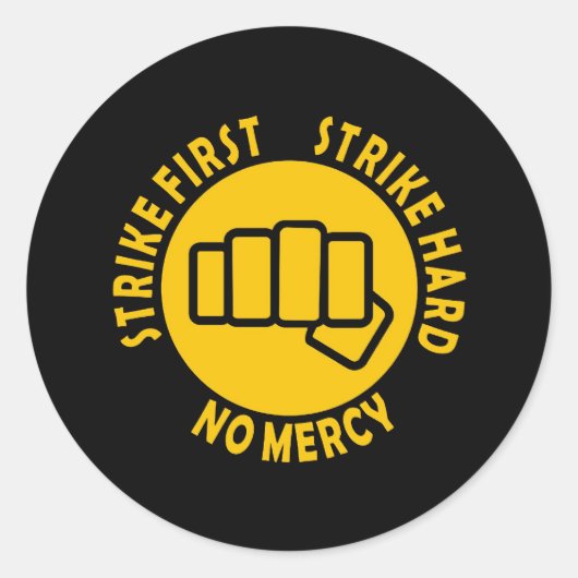Sla eerst toe, Sla hard, Geen genade Ronde Sticker (Voorkant)