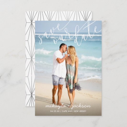 Sla onze datum op White Script Wedding Aankondigin Kaart (Voorkant / Achterkant)