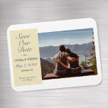 Sla onze datum, uw foto & informatie op magneet<br><div class="desc">Kondig uw trouwdatum aan met een Save Our Date (of Save The Date) Magnet Kaart. Alle items zijn aanpasbaar. Gebruik je eigen foto, datum, namen, stad en staat. Stuur naar familie en vrienden. Deze magneetkaart plakt aan een koelkast als herinnering aan uw speciale dag en kan als aandenken worden bewaard....</div>