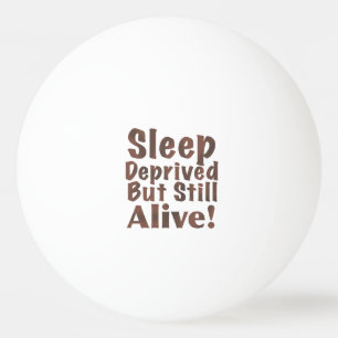 Slaap achtergesteld maar leef nog steeds in bruin pingpongbal