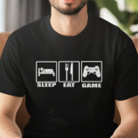 Slaap-eet- en spelgrappige gamer t-shirt<br><div class="desc">Sleep Eat en Game T-Shirt - Verhoog uw stijlfactor omdat het perfecte T-shirt voor hardcore gamers er eindelijk is. Dit hilarische shirt met wegbordsymbolen voor eten en slapen, en een computerspelcontroller in het derde teken met de boodschap Slaap, Eat en Game. Dit ultra-funky shirt is een echte spelwisselaar en zal...</div>