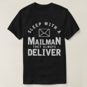 Slaap met een postbode postdienst kleding t-shirt (Design voorkant)