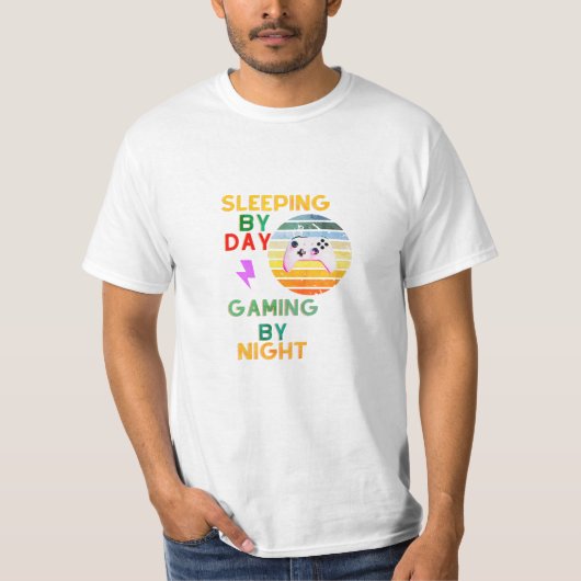 Slaapend voor dag gaming bij nacht T-Shirt (Voorkant)