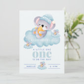Slaapende Baby Koala Boy Shower-uitnodiging Kaart (Staand voorkant)