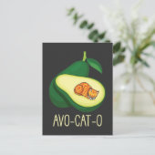 Slaapende kat Avocado Cute Vegetable Animal Pun Briefkaart (Staand voorkant)