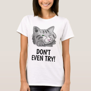 Slaapende kat probeer het niet eens! t-shirt