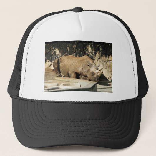 Slaapende Rhino Trucker Pet (Voorkant)