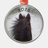 Slaapse Uitzicht van zwarte paarden, Snowy Tree Li Metalen Ornament (Voorkant)