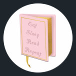 Slaapstand voor lezen lezen literatuurboek lezen ronde sticker<br><div class="desc">Dive in je favoriete roman. Illustratie voor alle boek- en literatuurliefhebbers. Eat Sleep Read Herhaal de zin van Roze en Gold open Book. Literatuurliefhebber,  bibliofiel,  Librarian,  Book Lover decor giften.</div>