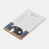 Slaaptuxedo-kat op boekenplank post-it® notes (Schuin)