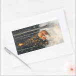 Slaapvos grillige rustieke kerst rechthoekige sticker<br><div class="desc">Sticker kunst met een schattige slaapvos voor een kerstboom in het bos.</div>