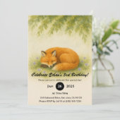 Slaapvos onder herfstbladeren Verjaardag Kaart (Staand voorkant)