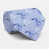 Slaat lichtblauw op stropdas (Opgerold)