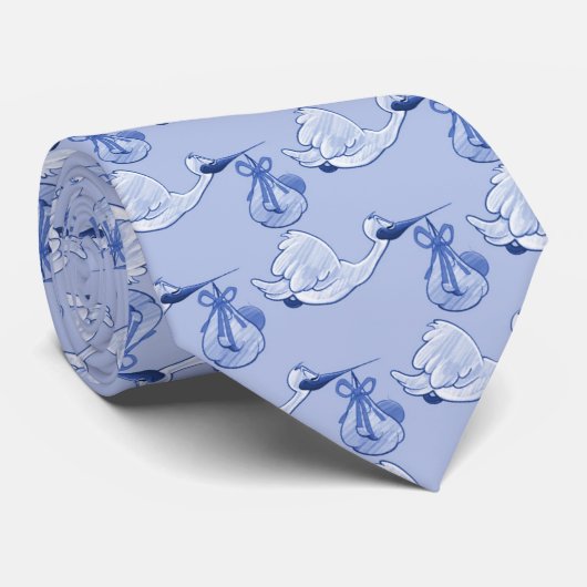 Slaat lichtblauw op stropdas (Opgerold)