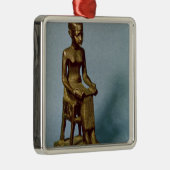 Slachtbeeld van Imhotep, met een open Metalen Ornament (Rechts)