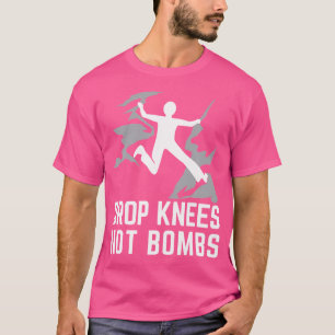 Slagknieën geen bommen op de bergbeklimming t-shirt
