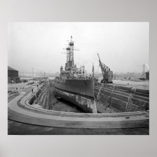 Slagschip in droogdok, 1920. Oude foto Poster