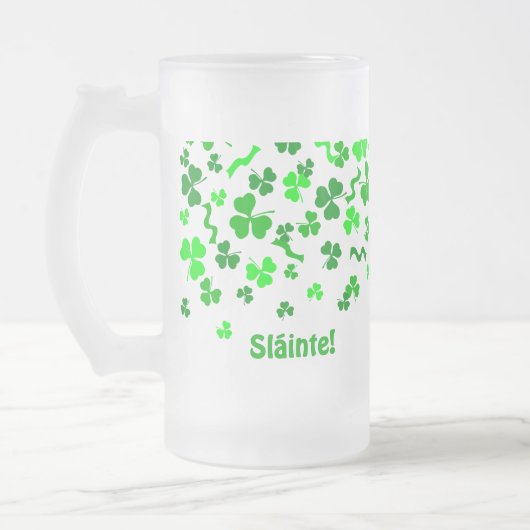 Sláinte Lucky Irish Shamrocks Design Personalized Matglas Bierpul (Links)