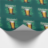Slàinte! Saint Patrick's Day Pint van bier op groe Cadeaupapier (Hoek)