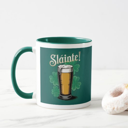 Slàinte! Saint Patrick's Day Pint van bier op groe Mok (Met donut)