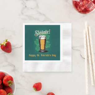 Slàinte! Saint Patrick's Day Pint van bier op groe Servet