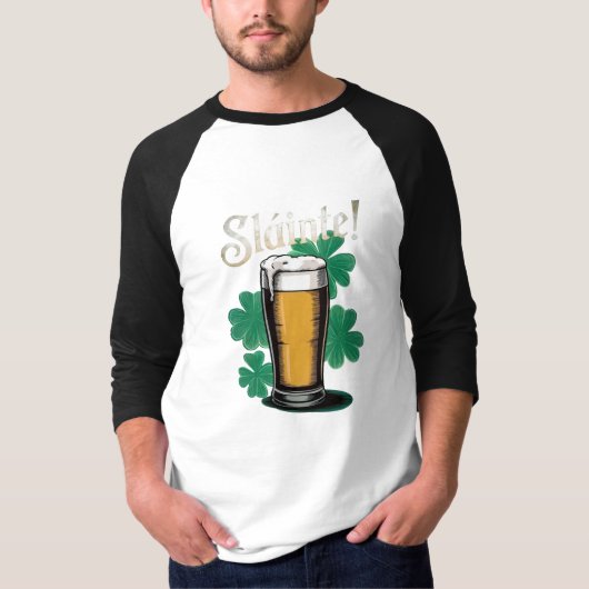 Slàinte! Saint Patrick's Day Pint van bier op groe T-shirt (Voorkant)