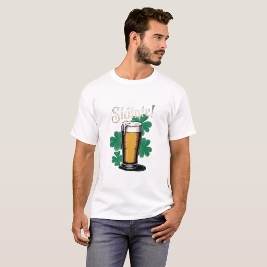 Slàinte! Saint Patrick's Day Pint van bier op groe T-shirt (Voorkant volledig)