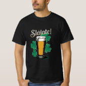 Slàinte! Saint Patrick's Day Pint van bier op groe T-shirt (Voorkant)