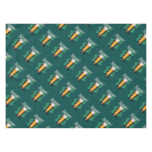 Slàinte! Saint Patrick's Day Pint van bier op groe Tafelkleed (Voorkant (Horizontaal))