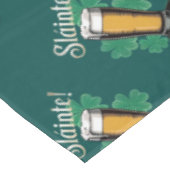 Slàinte! Saint Patrick's Day Pint van bier op groe Tafelkleed (Gekanteld)