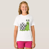 Slak bij schaken met schaakbord t-shirt (Voorkant volledig)