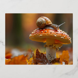 Slak bovenop de paddenstoel schattige natuur scene folie feestdagen briefkaart