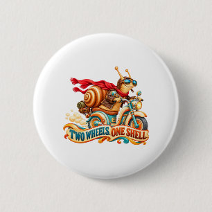 Slakken Biker – Twee Wielren Een Schelp Ronde Button 5,7 Cm