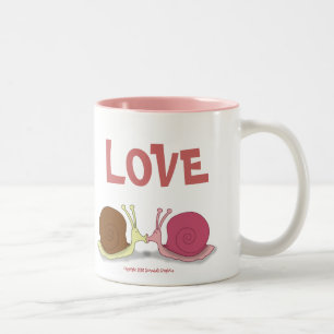 Slakken in de Mok van de liefdeskoffie
