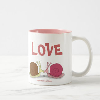 Slakken in de Mok van de liefdeskoffie