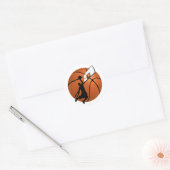 Slam Dunk Basketball Player met Hoop op Ball Ronde Sticker (Envelop)