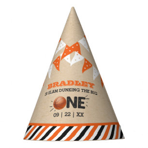 Slam Dunking the Big One Basketball 1e verjaarda Feesthoedjes