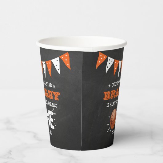 Slam Dunking the Big One | Basketball 1e verjaarda Papieren Bekers (Rechts)