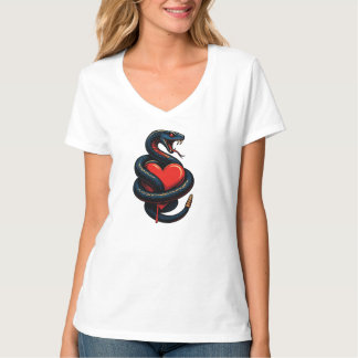 Slang rondom bloedend hart gewikkeld t-shirt