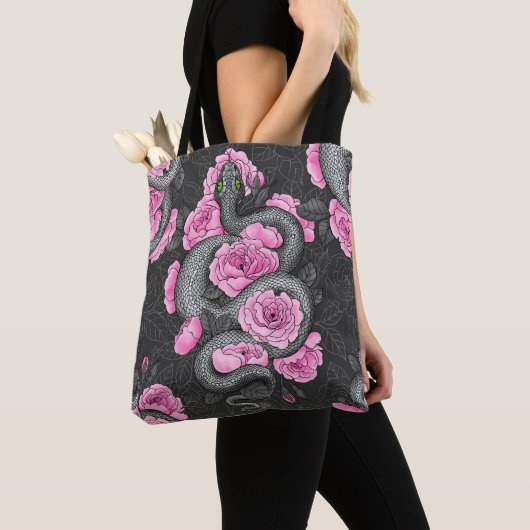 Slangen en roze rozen tote bag (Dichtbij)