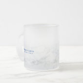 Slanke aanpasbare tekst op marmer transparant matglas koffiemok (Voorkant links)