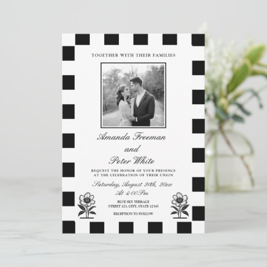 Slanke zwart-wit foto Checkerboard bruiloft Kaart (Staand voorkant)